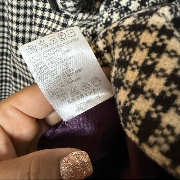 Burberry Black and White Houndstooth Coat with Purple Lining - Picture 7 of 8